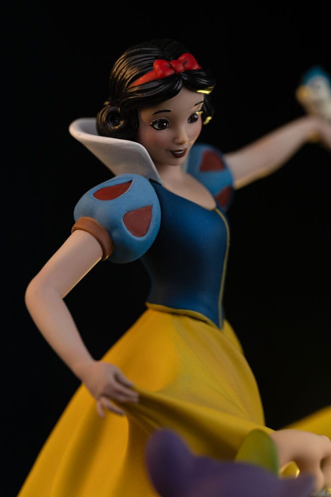Snow White and the Seven Dwarves Snow White and Dopey Art Scale Statue Deluxe Edition Twenty One Centimeters