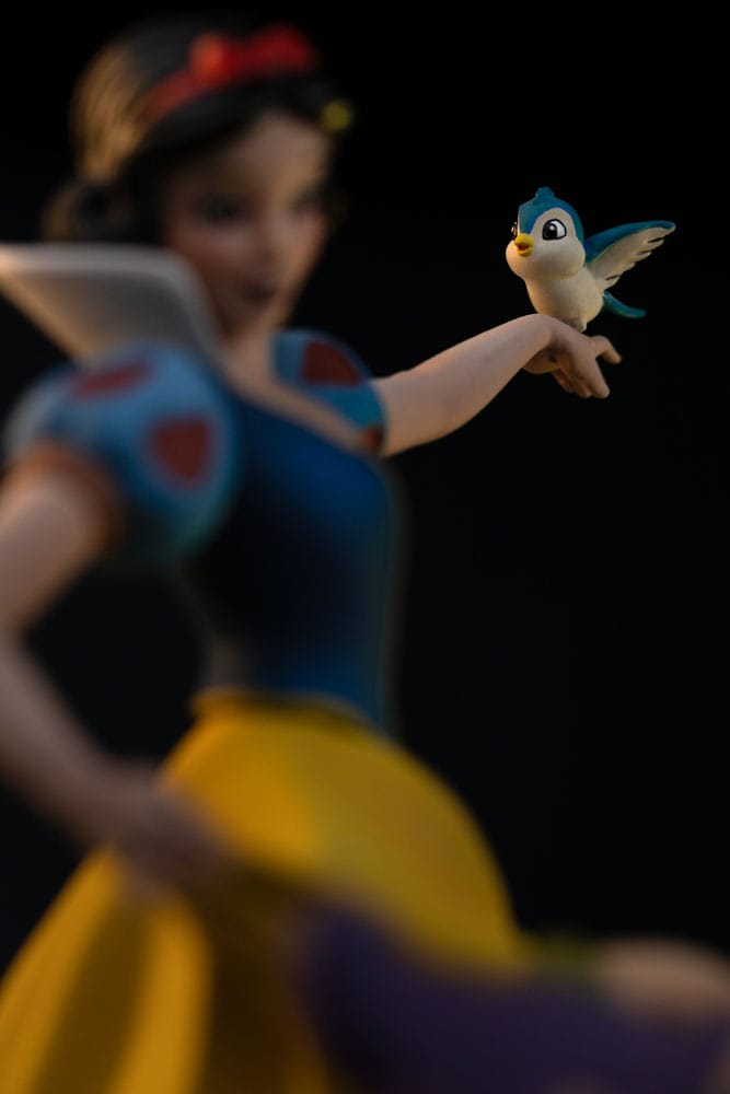 Snow White and the Seven Dwarves Snow White and Dopey Art Scale Statue Deluxe Edition Twenty One Centimeters