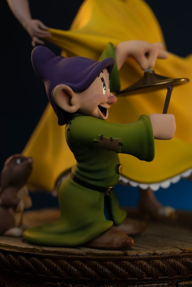 Snow White and the Seven Dwarves Snow White and Dopey Art Scale Statue Deluxe Edition Twenty One Centimeters