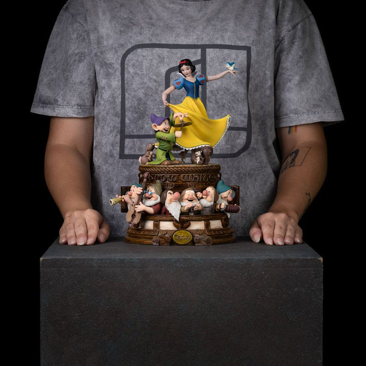Snow White and the Seven Dwarves Snow White and Dopey Art Scale Statue Deluxe Edition Twenty One Centimeters