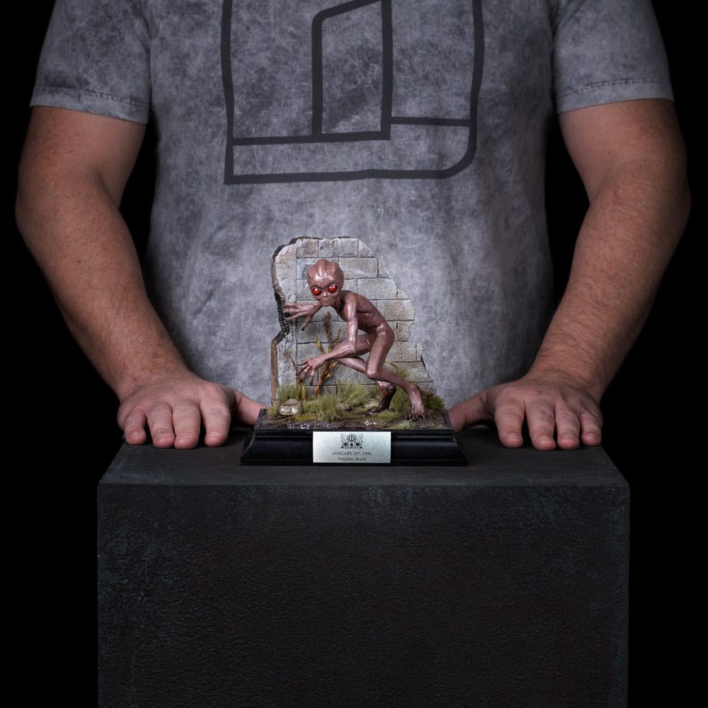 Iron Studios I Want To Believe ET Varginha 1/10 Art Scale Limited Edition Statue