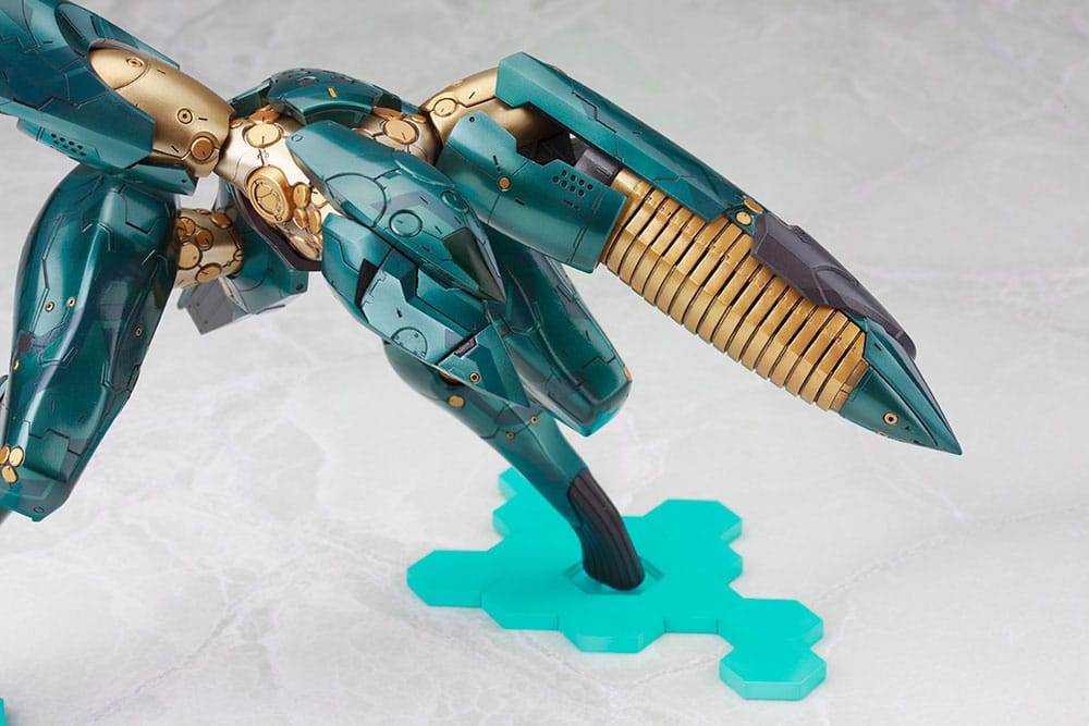 Metal Gear Solid 4 Guns of the Patriots Metal Gear Ray 1/100 Scale Plastic Model Kit