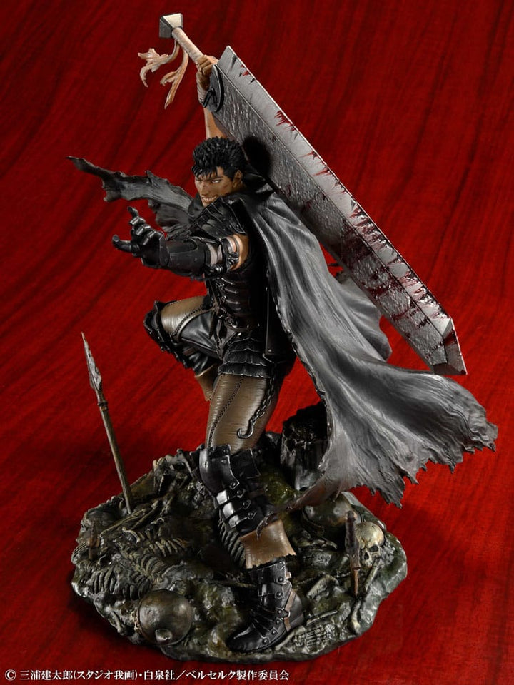 Berserk Guts Black Swordsman PVC Statue 1 7 26 cm