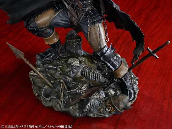 Berserk Guts Black Swordsman PVC Statue 1 7 26 cm