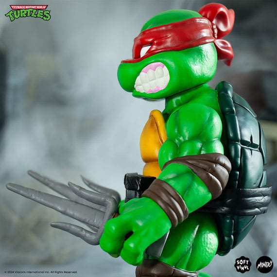 Teenage Mutant Ninja Turtles Soft Vinyl Figure Raphael 20 cm, in display