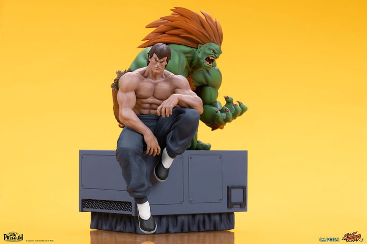 Street Fighter Blanka and Fei Long Street Fighter PVC Statues 1 to 10 Scale 21 cm