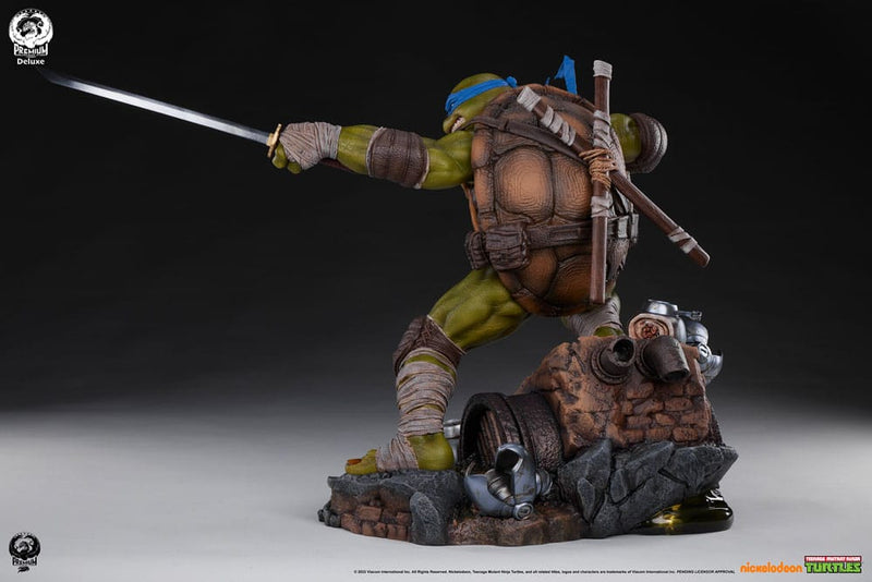 Leonardo Teenage Mutant Ninja Turtles Deluxe Edition Statue 1 3 Scale, in display