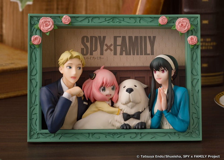 Spy x Family "The Forgers" Picture Frame Figure