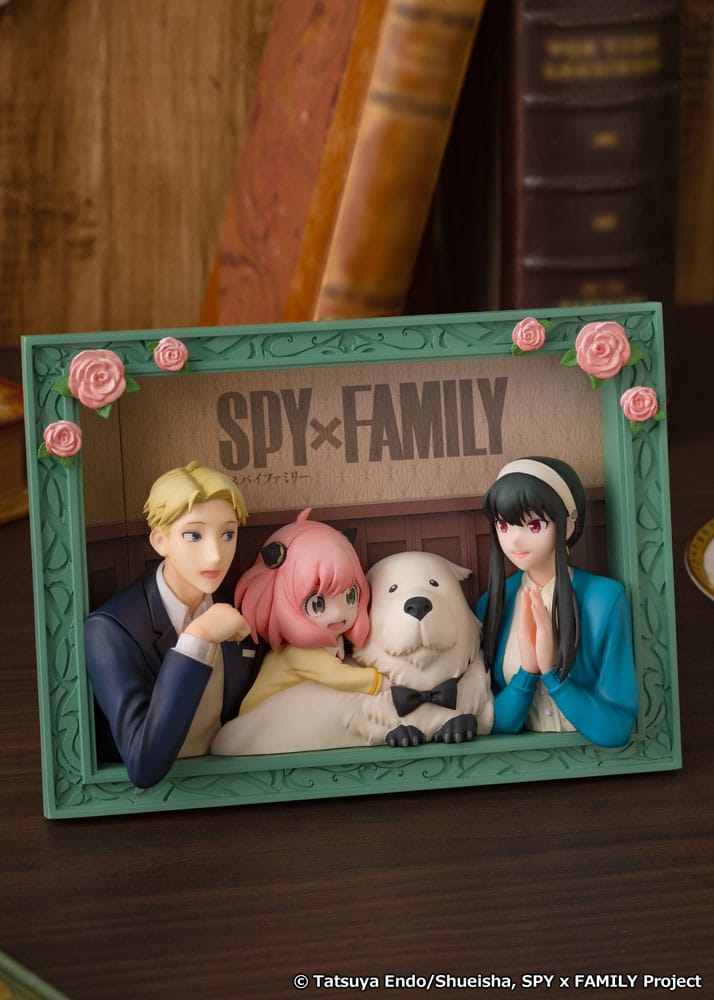 Spy x Family "The Forgers" Picture Frame Figure