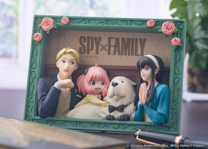 Spy x Family "The Forgers" Picture Frame Figure