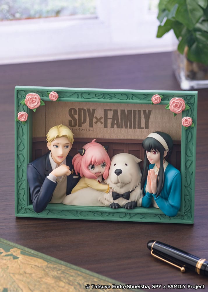 Spy x Family "The Forgers" Picture Frame Figure