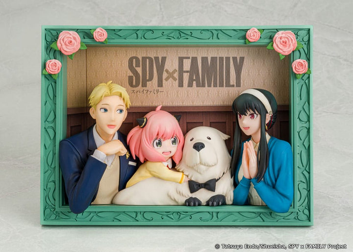 Spy x Family "The Forgers" Picture Frame Figure