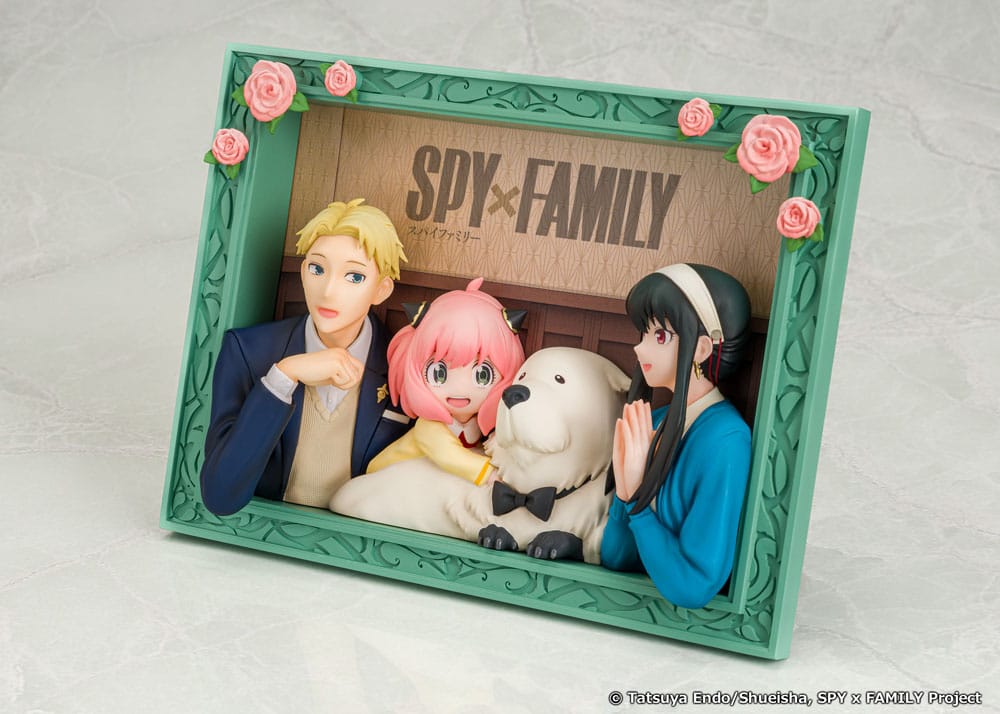 Spy x Family "The Forgers" Picture Frame Figure