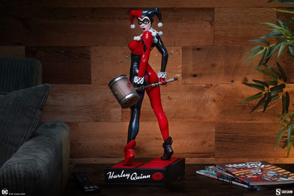 Sideshow DC Comics Premium Format Harley Quinn (Comic Variant) Statue