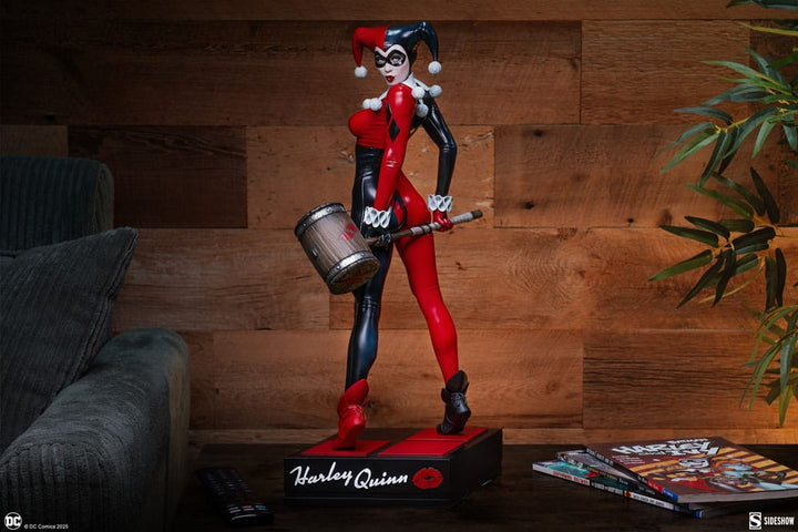 Sideshow DC Comics Premium Format Harley Quinn (Comic Variant) Statue