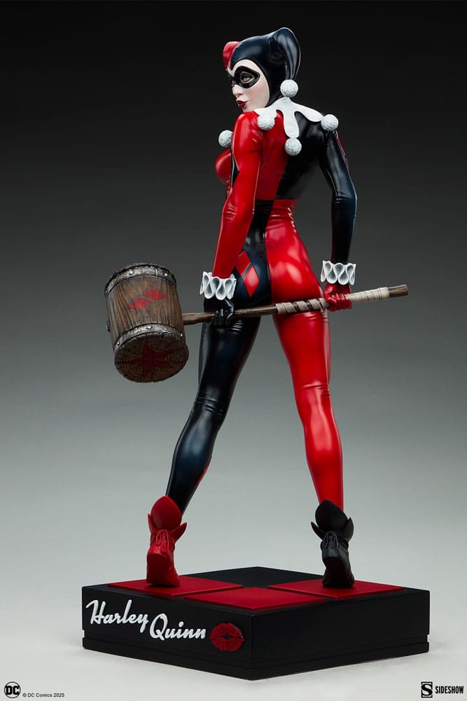 Sideshow DC Comics Premium Format Harley Quinn (Comic Variant) Statue