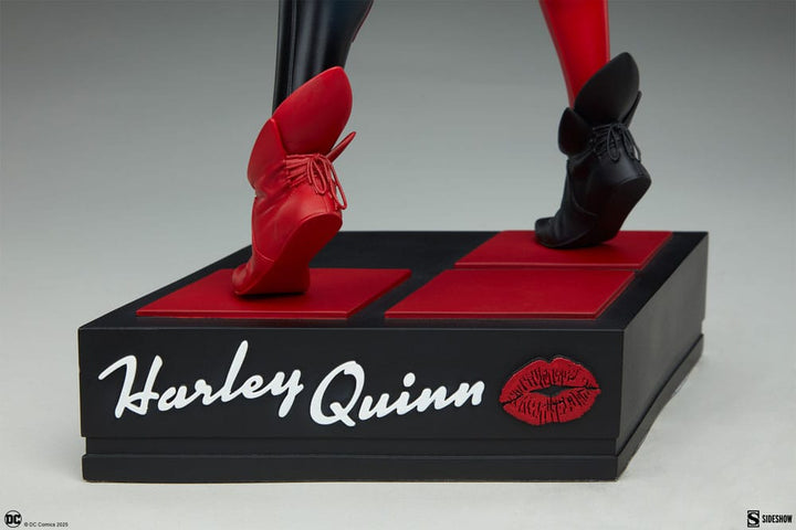 Sideshow DC Comics Premium Format Harley Quinn (Comic Variant) Statue