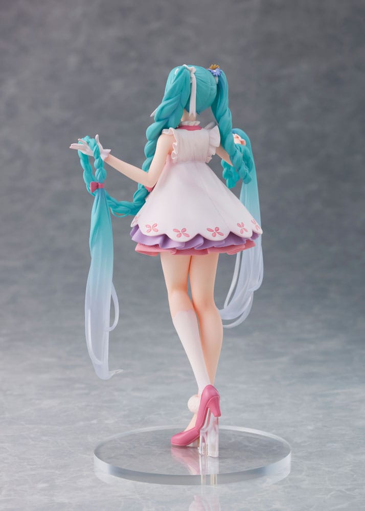 Vocaloid Hatsune Miku (Rapunzel) Wonderland Figure