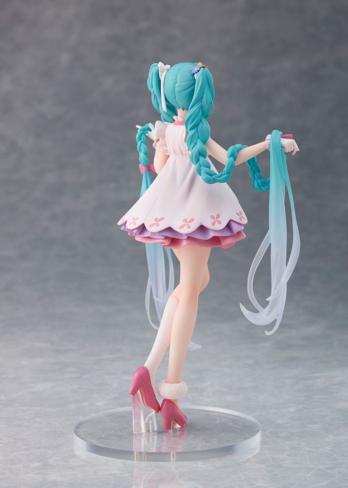 Vocaloid Hatsune Miku (Rapunzel) Wonderland Figure