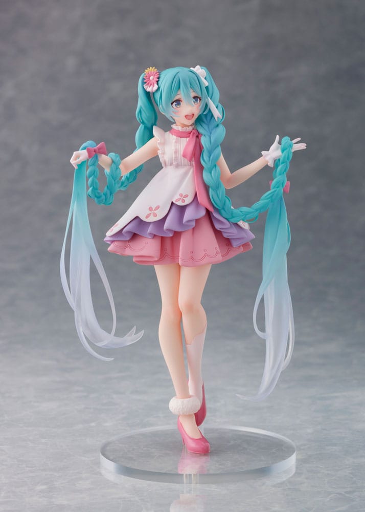 Vocaloid Hatsune Miku (Rapunzel) Wonderland Figure