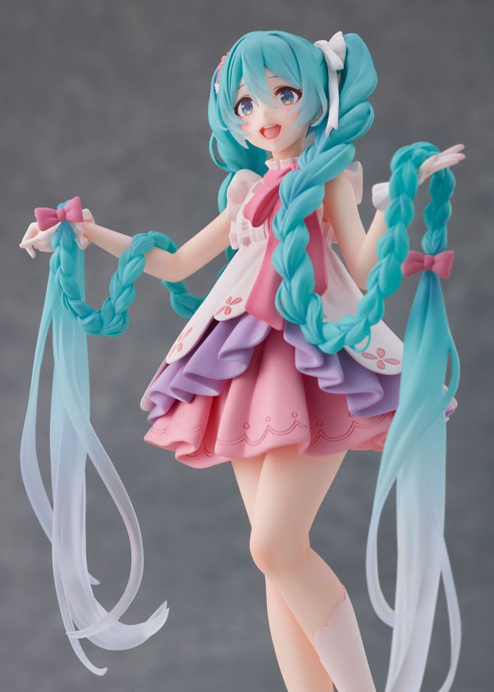 Vocaloid Hatsune Miku (Rapunzel) Wonderland Figure