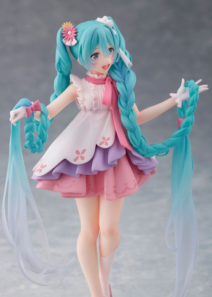 Vocaloid Hatsune Miku (Rapunzel) Wonderland Figure