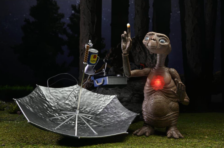 E.T. The Extra-Terrestrial 40th Anniversary Ultimate E.T. Deluxe Action Figure With Light Up Chest