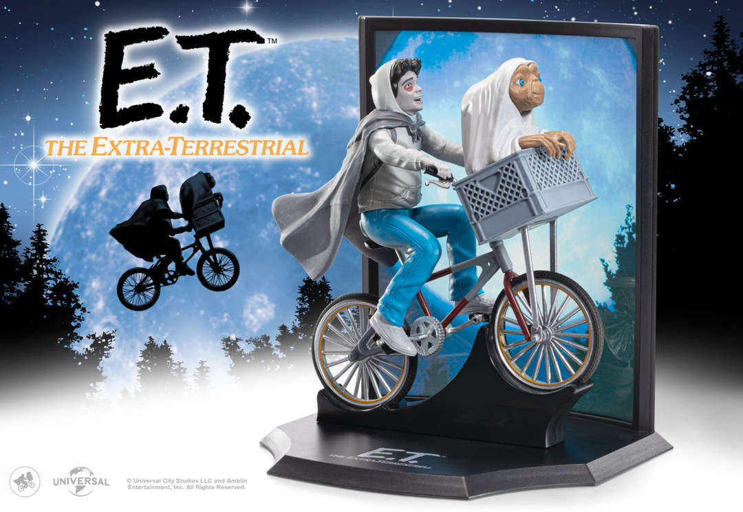 E.T Toyllectible Treasure Statue Elliott & ET Over the Moon