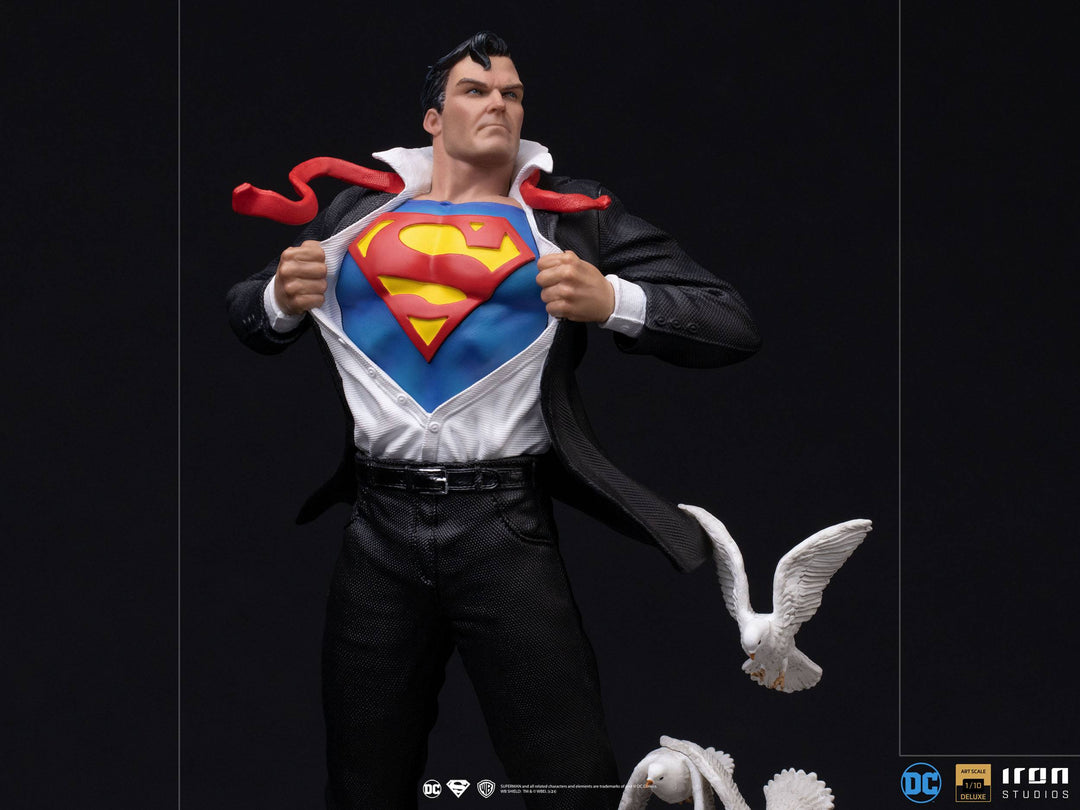 Iron Studios DC Comics Deluxe 1/10 Scale Statue Clark Kent