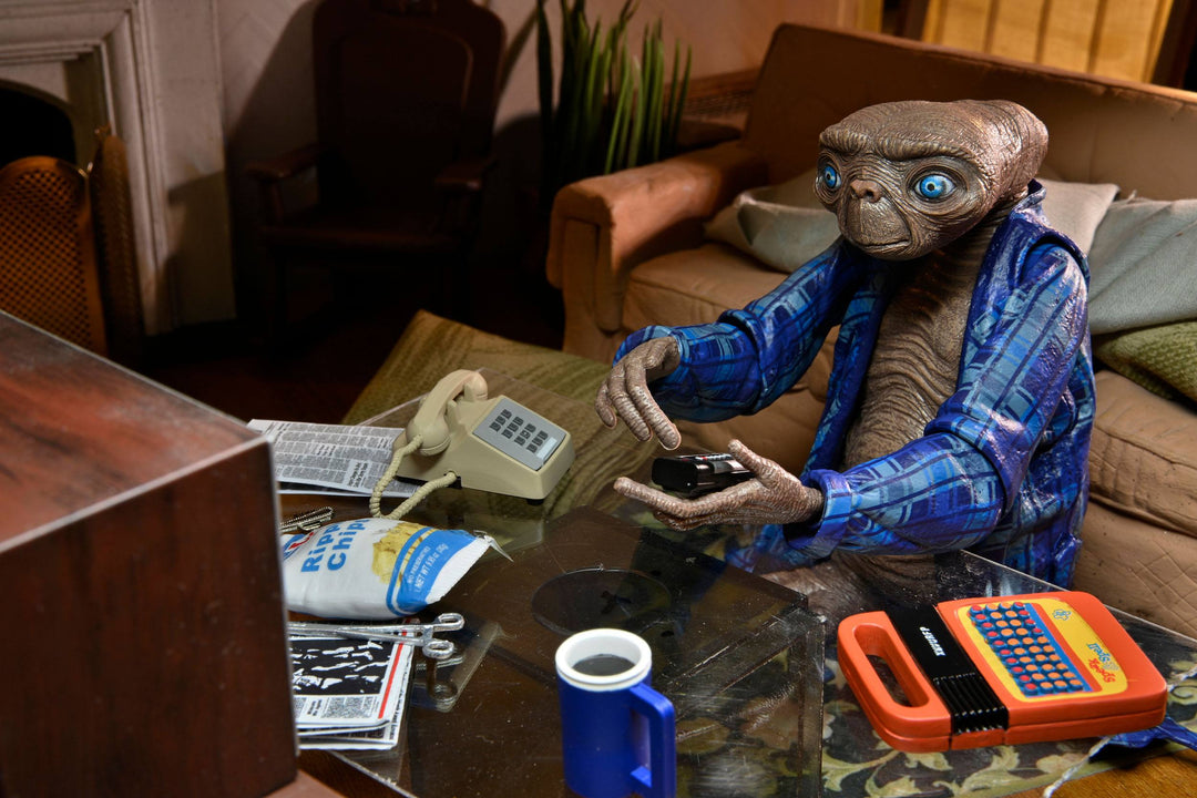 NECA E.T. The Extra-Terrestrial 40th Anniversary Ultimate Telepathic E.T. 7" Scale Action Figure