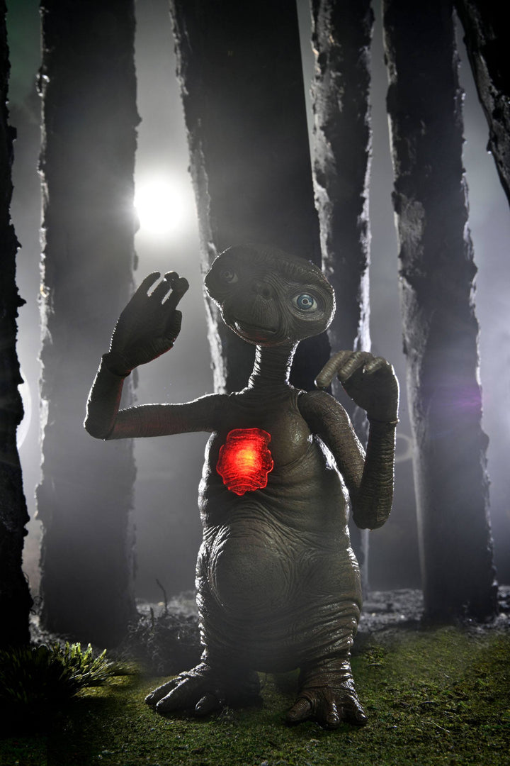 NECA E.T. The Extra-Terrestrial 40th Anniversary Deluxe Ultimate E.T. with LED Chest 7" Scale Action Figure